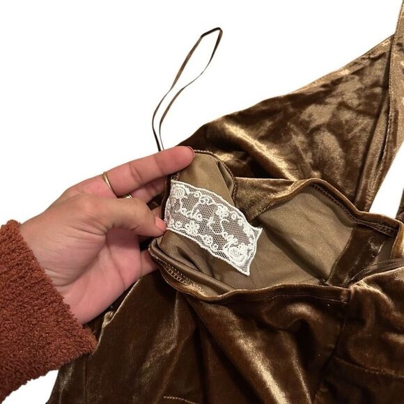 Petal and Pup Celine Velvet Halter Top Brown Sexy Classy - Picture 6 of 10